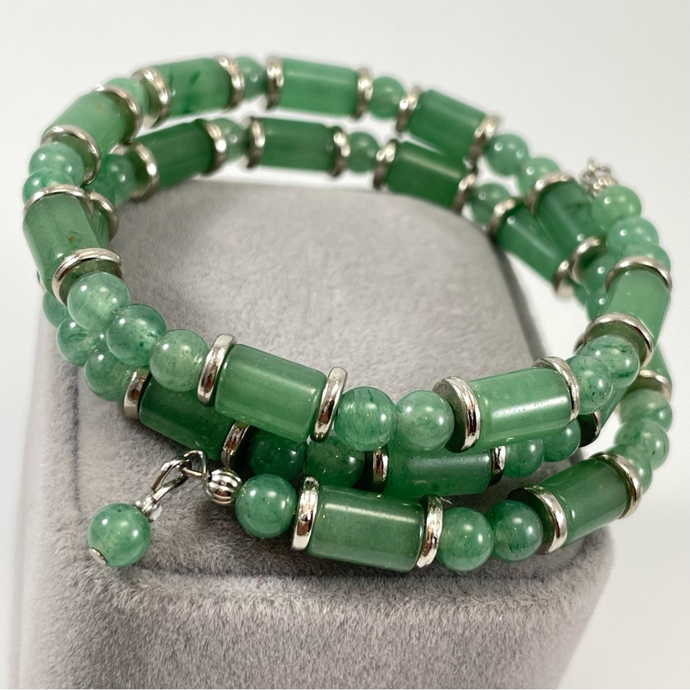 Beautiful Unsigned Silver Tone Memory Wire Aventurine Beaded Bangle Bracelet